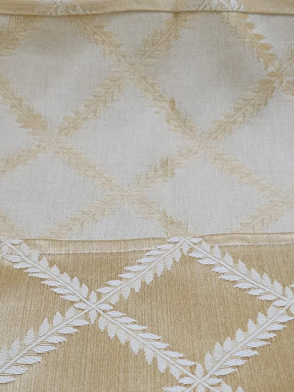 Lenox Laurel Leaf Gold Geometric Square Napkin Cotton/Polyester Reversible. (4)